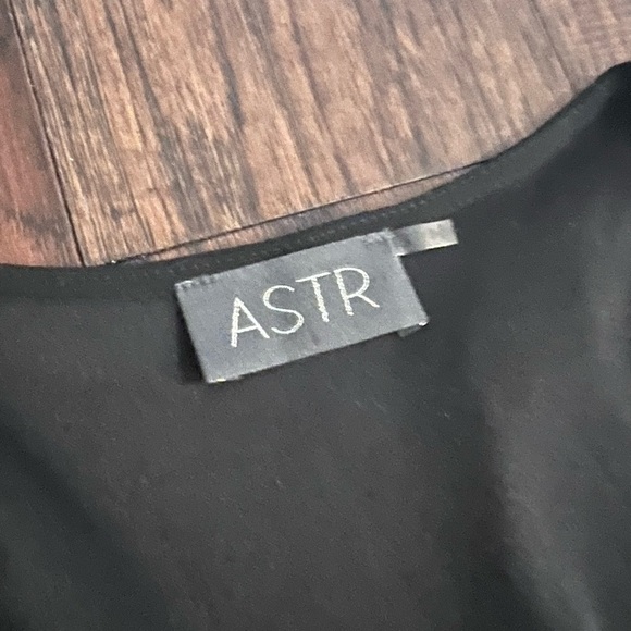 ASTR the label Black Lace Crochet Trim V-neck Long
Sleeve Romper Small - Picture 6 of 8